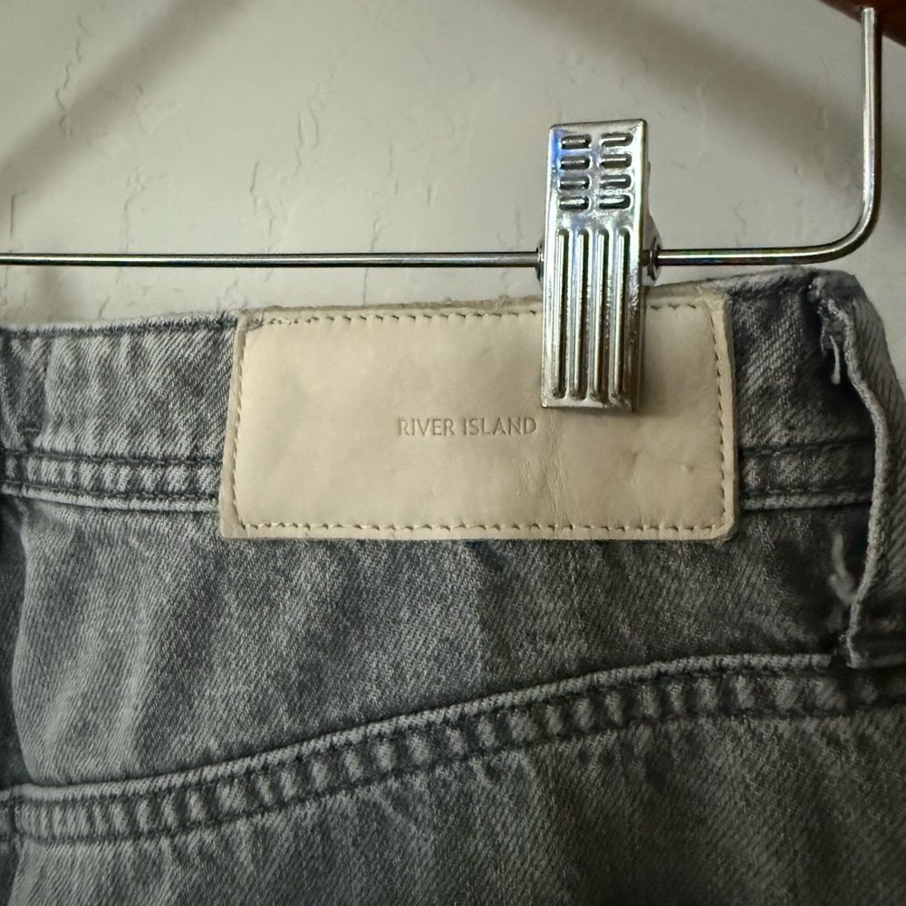 River Island|Gray high waisted,straight leg Jeans with raw hem•••size 12,staple - Picture 9 of 16